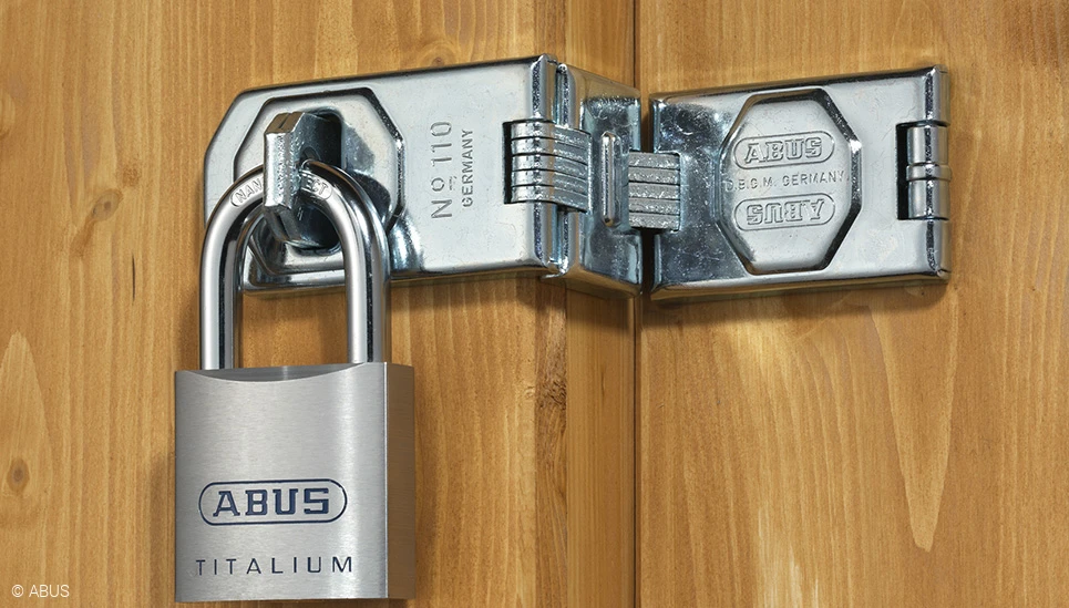 Good team - padlock and hasp © ABUS