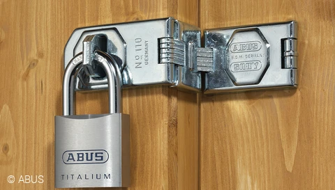 Good team - padlock and hasp © ABUS