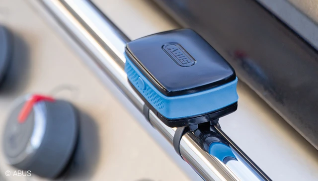 The alarmbox protects what you hold dear - e.g. the barbecue © ABUS