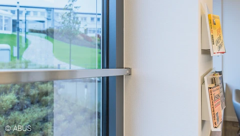 For security across the board - the FPR217 reinforced window bar lock © ABUS