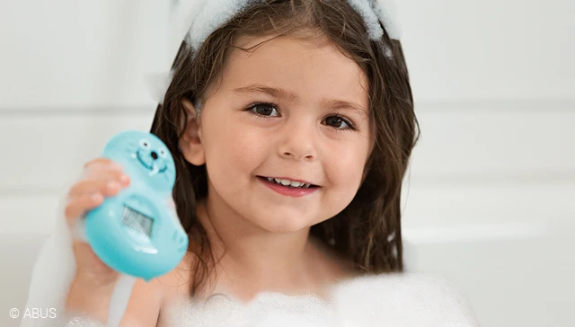 For lukewarm bathing fun - our bath thermometer ROBBIE © ABUS