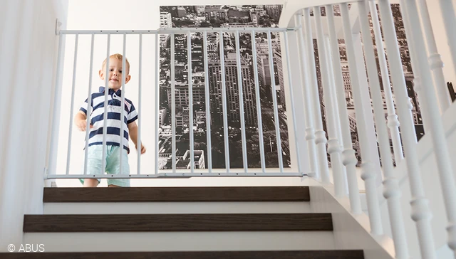 Secure your stairs with the practical TIM stair gate © ABUS